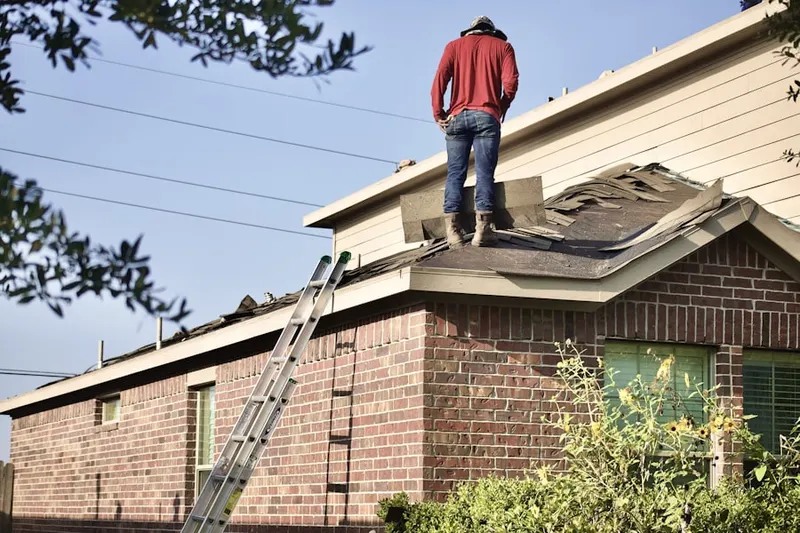 Professional roofer working on a residential roof in Alamo Heights